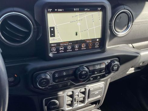 Used 2018 Jeep Wrangler Unlimited Sahara image 11