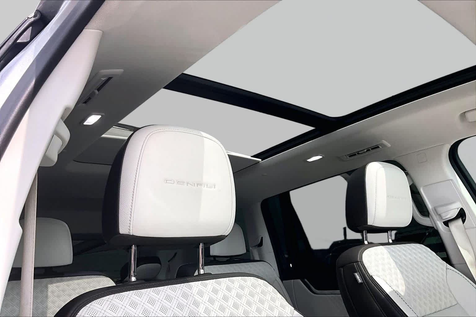 Used 2024 GMC Acadia Denali w/ Super Cruise Package FWD image 14