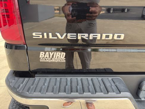 Used 2022 Chevrolet Silverado 1500 LT AWD/4WD image 11