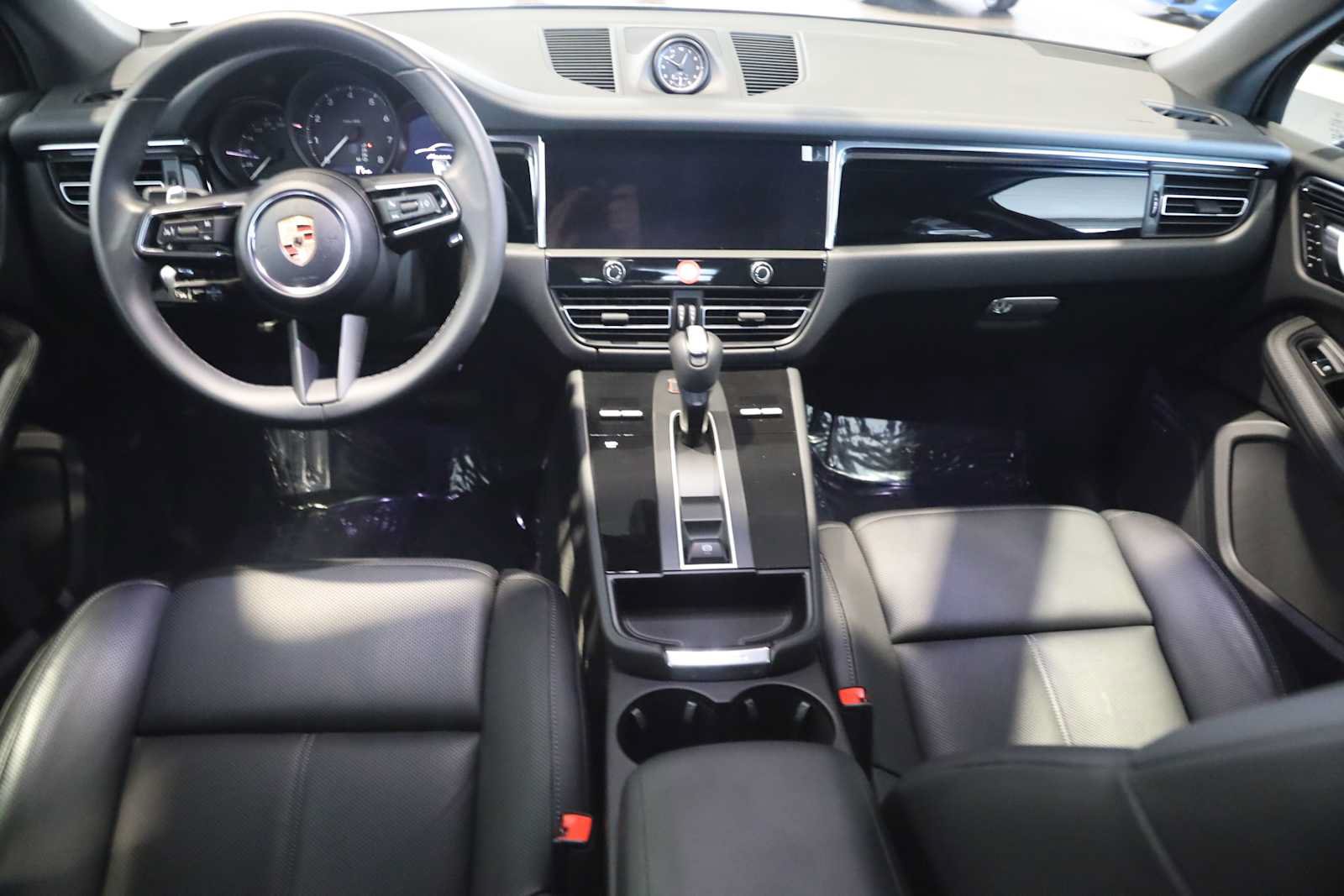 Used 2025 Porsche Macan AWD/4WD image 20