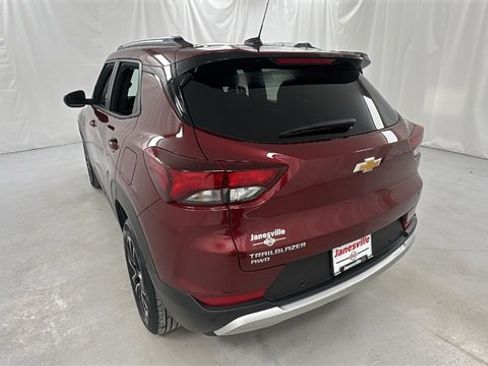 Used 2025 Chevrolet TrailBlazer LT w/ Driver Confidence Package image 5