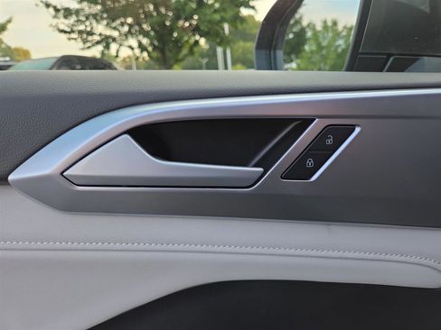 New 2025 Volkswagen Taos SE image 11