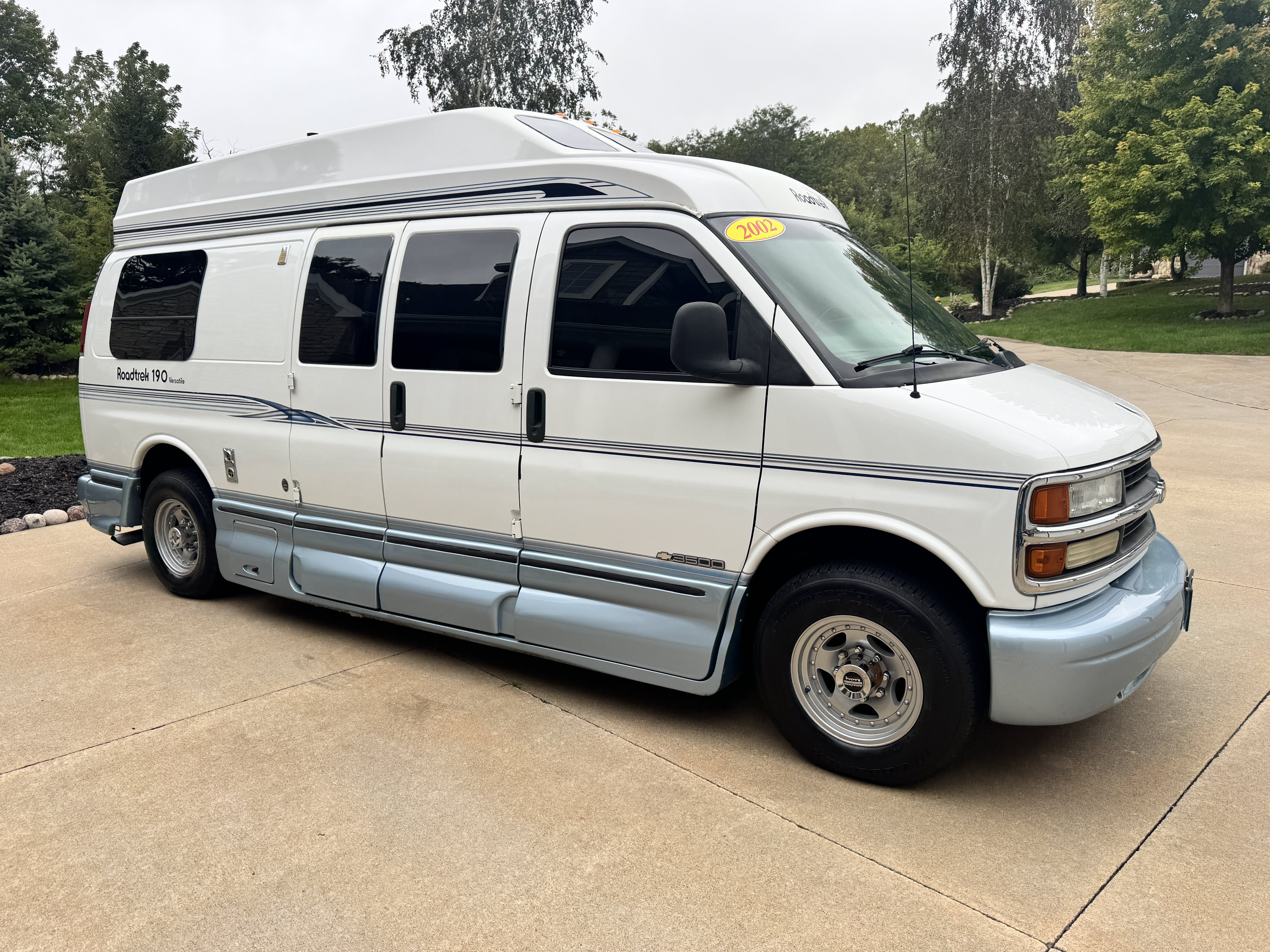 Used 2002 Chevrolet Express 3500 Extended w/ Preferred Equipment Group 2 RWD image 10