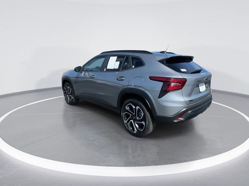 Used 2025 Chevrolet Trax RS w/ Sunroof Package FWD image 6