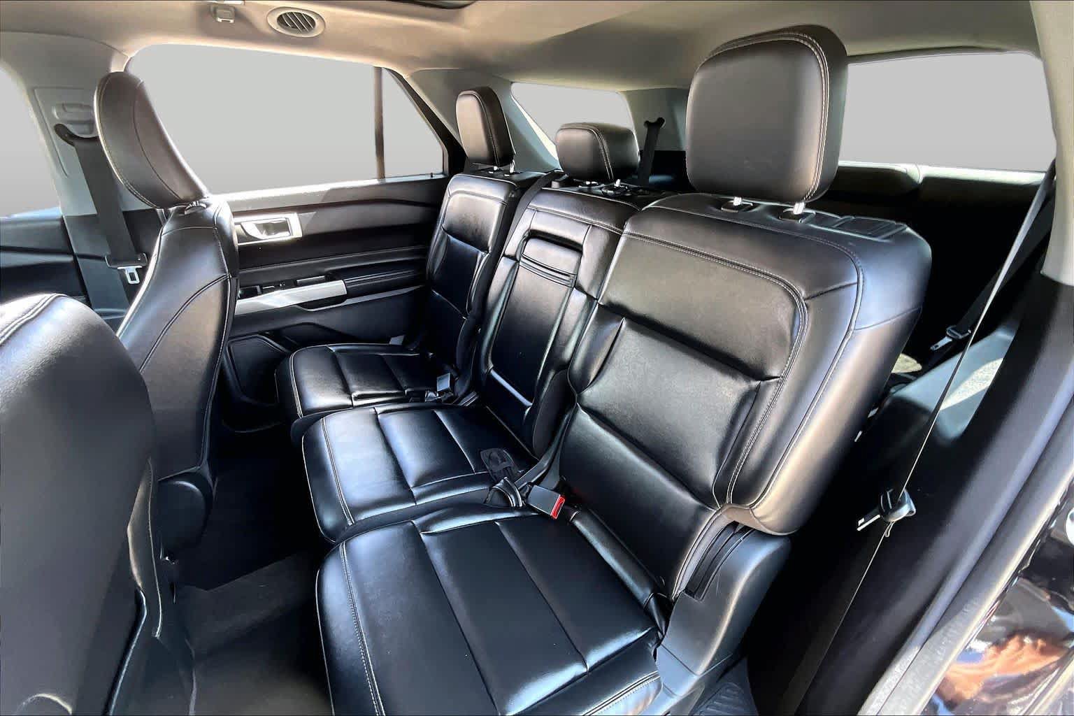 Used 2021 Ford Explorer XLT w/ Equipment Group 202A RWD image 21
