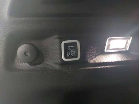 Used 2024 Jeep Grand Cherokee L Laredo image 15