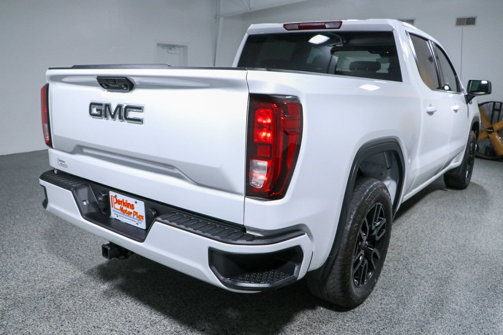 Used 2024 GMC Sierra 1500 Elevation AWD/4WD image 7