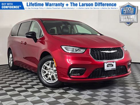 Used 2024 Chrysler Pacifica Touring-L image 1