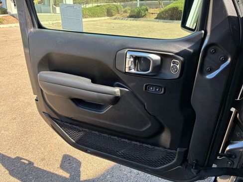 Used 2025 Jeep Wrangler Sport S image 18