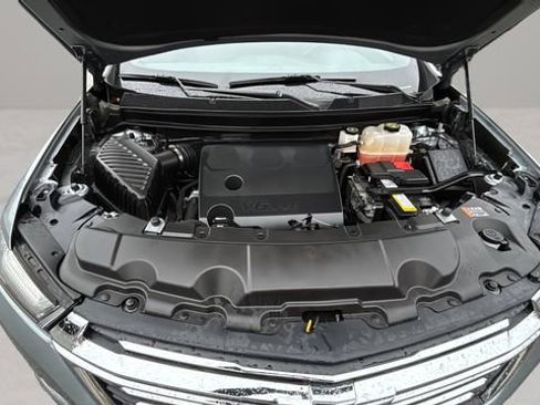 Used 2023 Chevrolet Traverse LT image 32