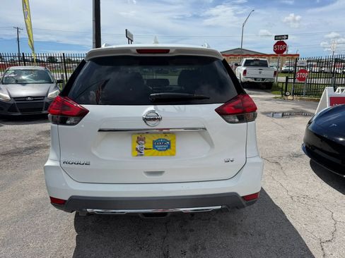 Used 2017 Nissan Rogue SV w/ SV Premium Package FWD image 5