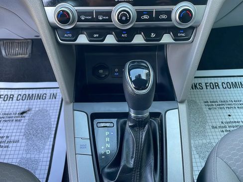 Used 2020 Hyundai Elantra SE w/ Convenience Package (C2) FWD image 21