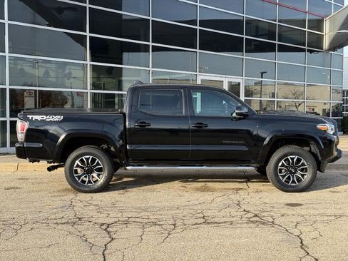 Used 2022 Toyota Tacoma TRD Sport w/ TRD Premium Sport Package image 2