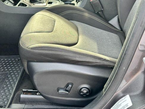 Used 2014 Jeep Cherokee Latitude w/ Comfort/Convenience Group FWD image 18