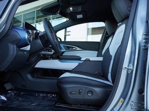 New 2025 Chevrolet Equinox EV LT image 21