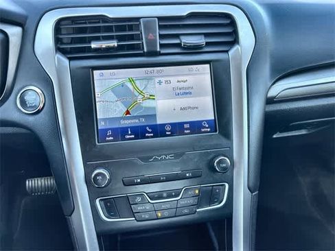 Used 2020 Ford Fusion SE image 18