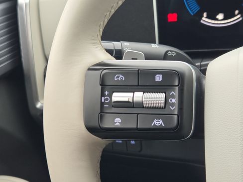 Used 2025 Hyundai Santa Fe SEL FWD image 18
