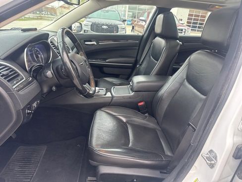 Used 2020 Chrysler 300 Limited image 9