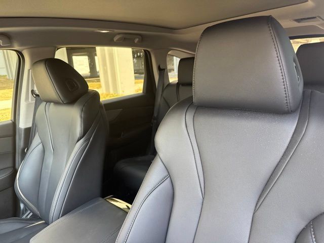 Used 2025 Acura MDX SH-AWD image 9