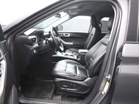 Certified 2021 Ford Explorer XLT w/ Equipment Group 202A AWD/4WD image 10