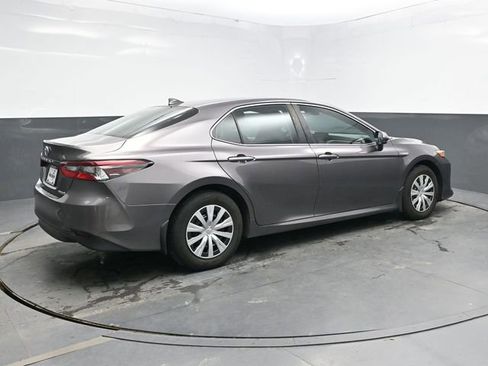 Used 2021 Toyota Camry LE image 7