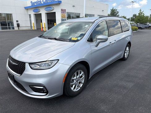Used 2022 Chrysler Pacifica Touring-L FWD image 10