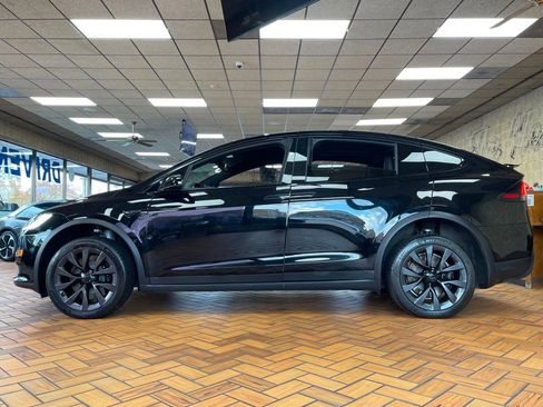 Used 2022 Tesla Model X Plaid image 6