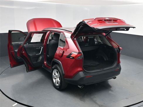 Used 2020 Toyota RAV4 XLE w/ Convenience Package image 25