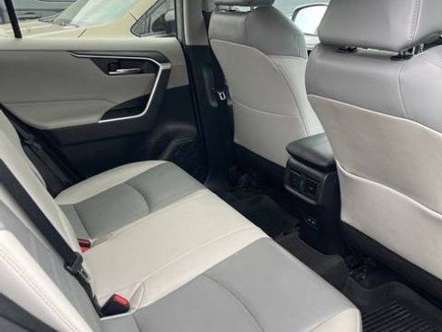 Used 2022 Toyota RAV4 XLE Premium AWD/4WD image 26
