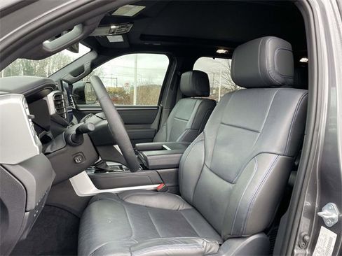 Used 2025 Toyota Sequoia Platinum image 21