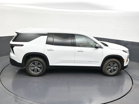 Used 2024 Chevrolet Traverse LS FWD image 20