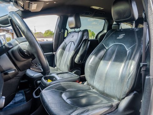 Used 2021 Chrysler Pacifica Touring-L w/ Premium & Safety Sphere Group image 22