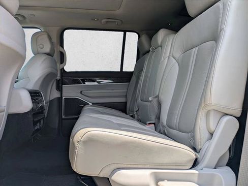 Used 2022 Jeep Wagoneer Series II w/ Premium Group I AWD/4WD image 18
