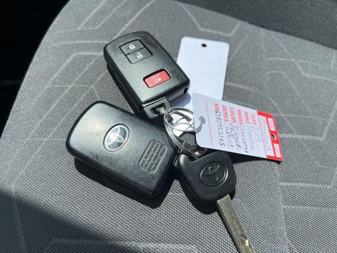 Used 2019 Toyota Tacoma TRD Sport AWD/4WD image 10