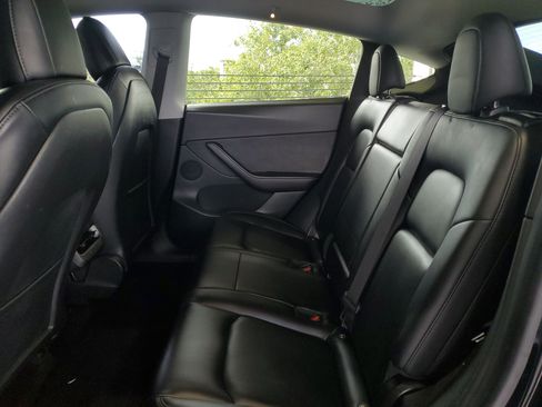 Used 2021 Tesla Model Y Long Range AWD/4WD image 9