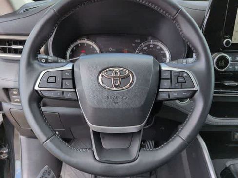 Used 2023 Toyota Highlander LE FWD image 22