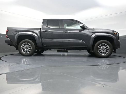 Used 2024 Toyota Tacoma Limited w/ Limited Package (LT) AWD/4WD image 37