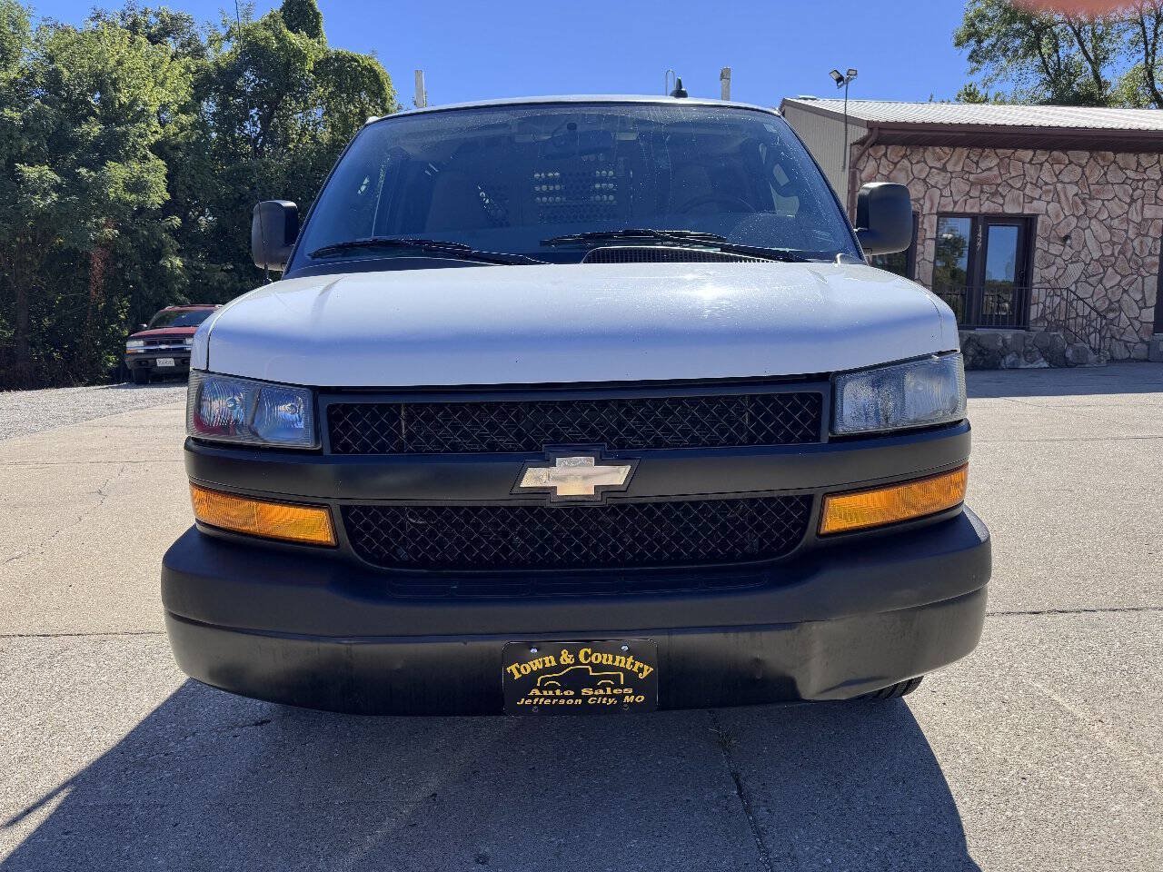 Used 2018 Chevrolet Express 3500 Extended w/ Driver Convenience Package RWD image 2