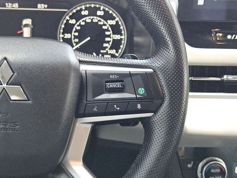 Used 2025 Mitsubishi Outlander SE FWD image 25