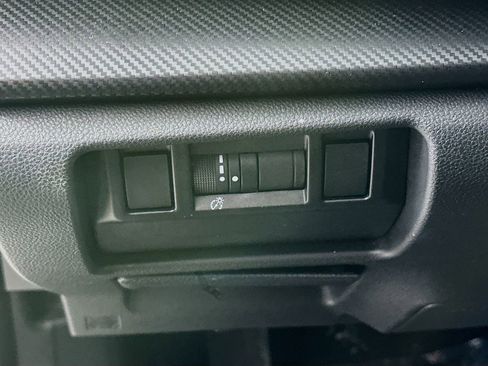 Used 2024 Subaru Crosstrek 2.0i Premium image 15