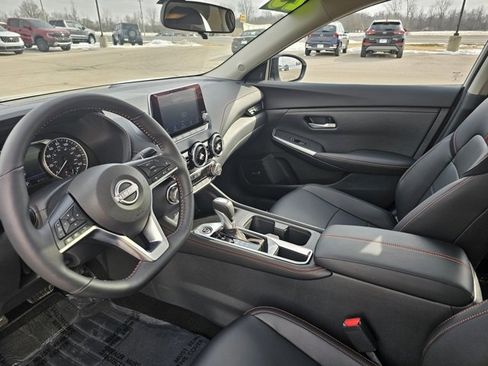 Used 2025 Nissan Sentra SR w/ SR Premium Package image 12