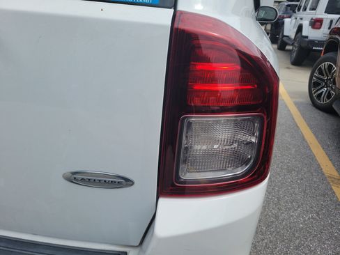 Used 2014 Jeep Compass Latitude AWD/4WD image 9