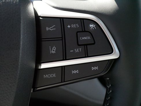 Certified 2025 Toyota Highlander Limited image 25