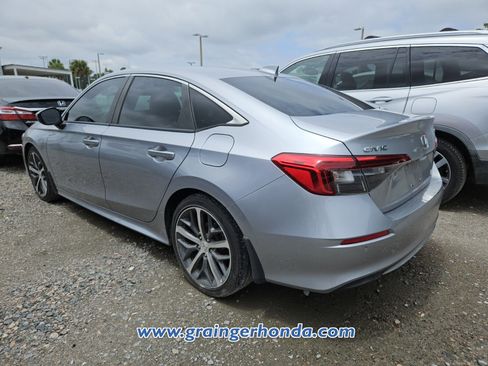 Used 2022 Honda Civic Touring image 9