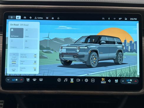 Used 2025 Rivian R1S Premium AWD/4WD image 33