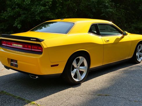 Used 2010 Dodge Challenger SRT8 w/ SRT Option Group II RWD image 9