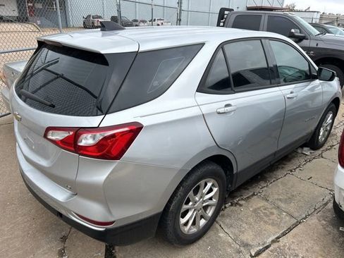 Used 2018 Chevrolet Equinox LS image 3