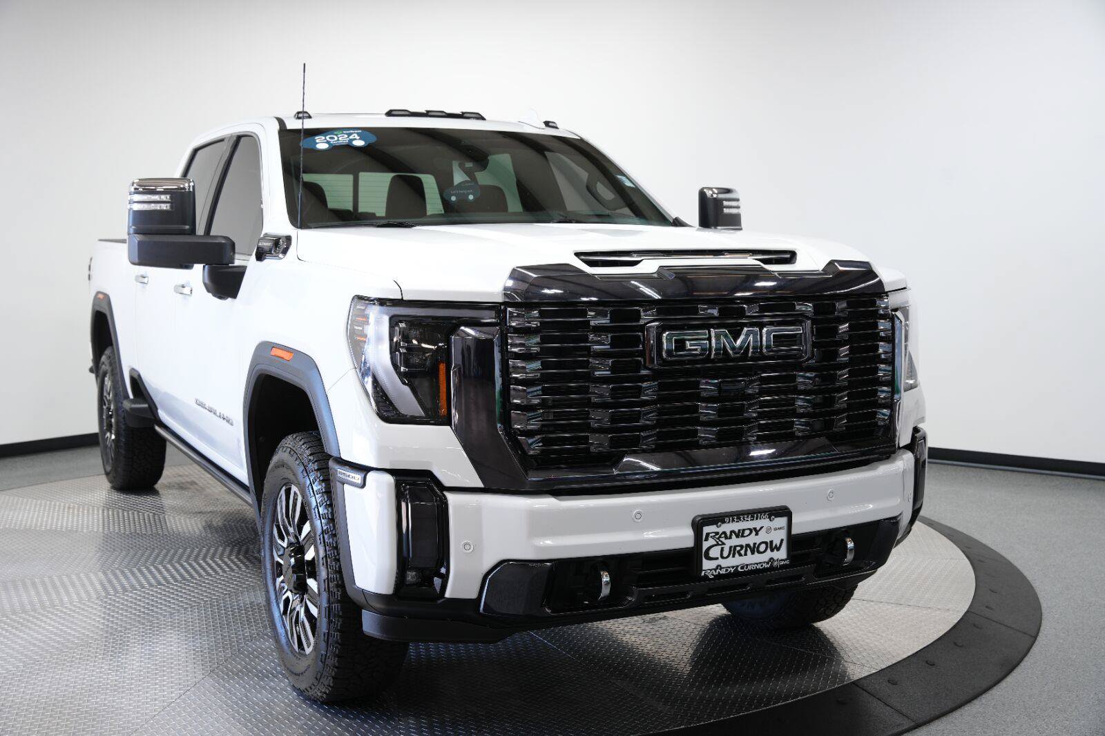 Used 2024 GMC Sierra 2500 Denali Ultimate AWD/4WD image 2