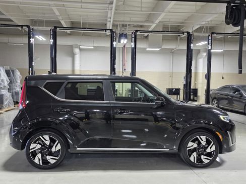 Used 2023 Kia Soul GT-Line w/ GT-Line Technology Package image 8