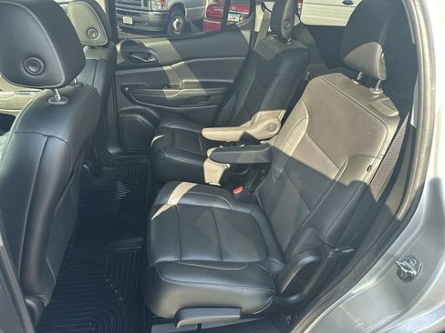 Used 2019 GMC Acadia SLT FWD image 24